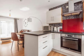 Entire Home - Cosy 3 Bedroom House, Close to Levenshulme Station, 13 mins to Manchester City Centre